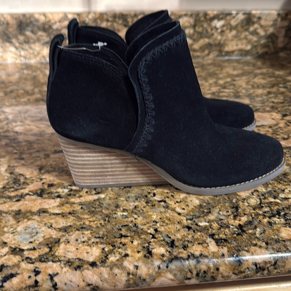 New Tom’s Kaia Wedge bootie